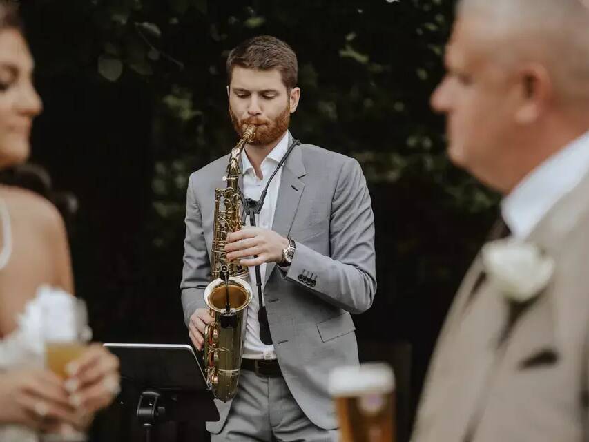 Hitched saxophone