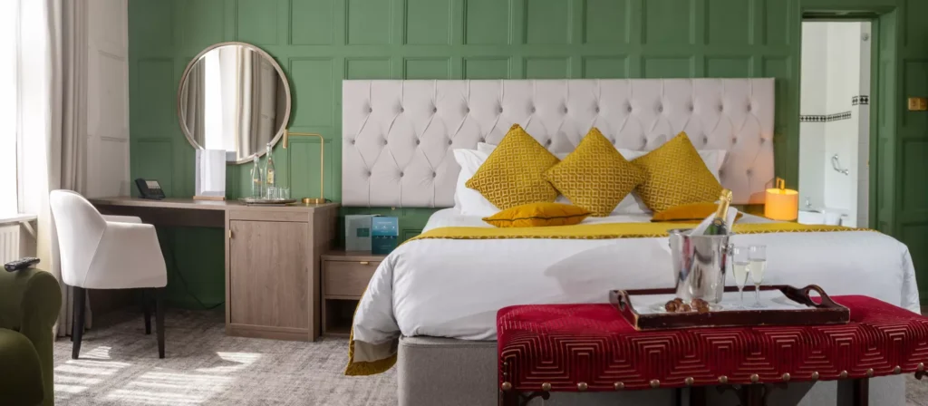 book a room to stay in gloucester