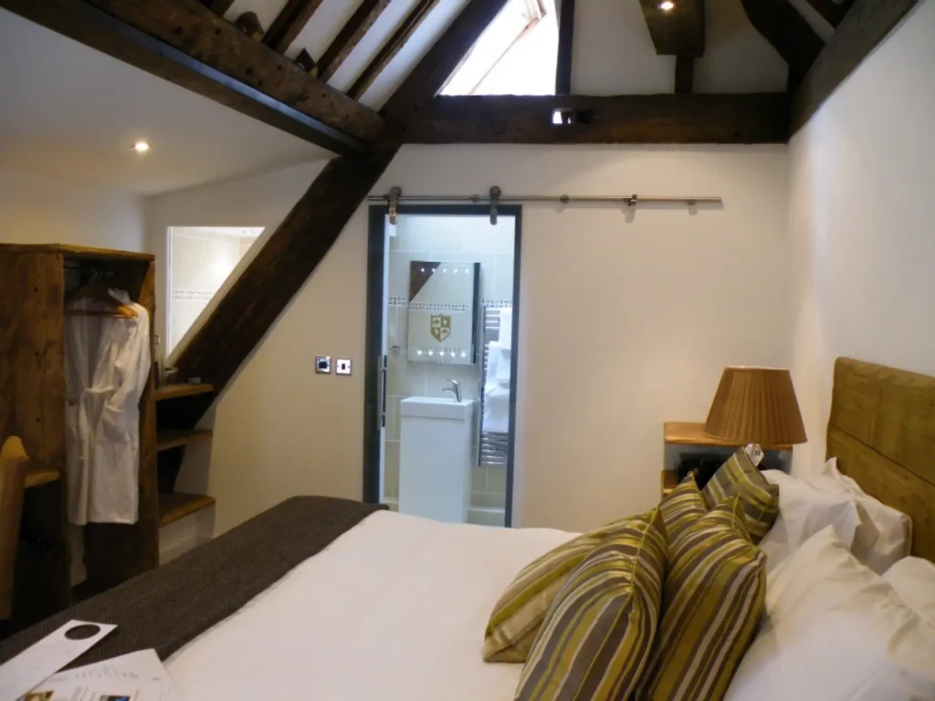 Beams Bedroom 226 4