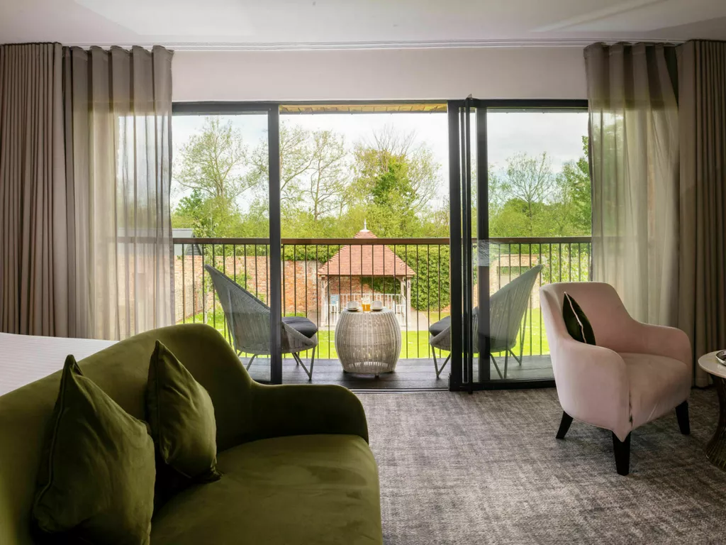 luxury spa room