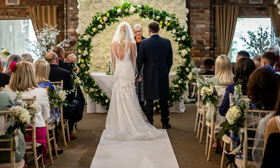 wedding-altar-1_b612350f36fb78cd4a3b8409a36878a3