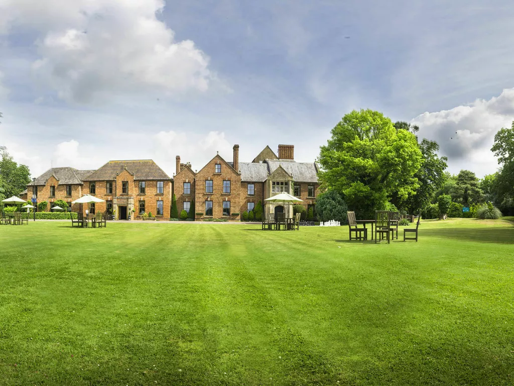 Hatherley-Manor-Hotel-Low-Res_d80812105b5a63d815de07eafd8fb567 (1)