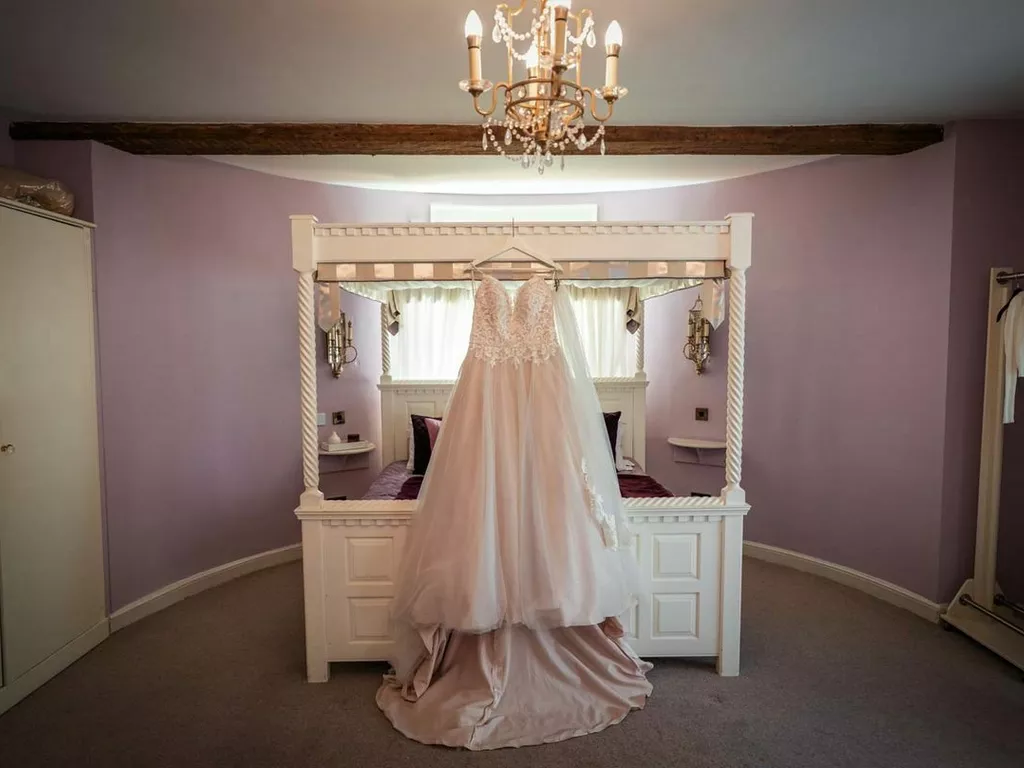 Wedding-dress7-philtography_d80812105b5a63d815de07eafd8fb567