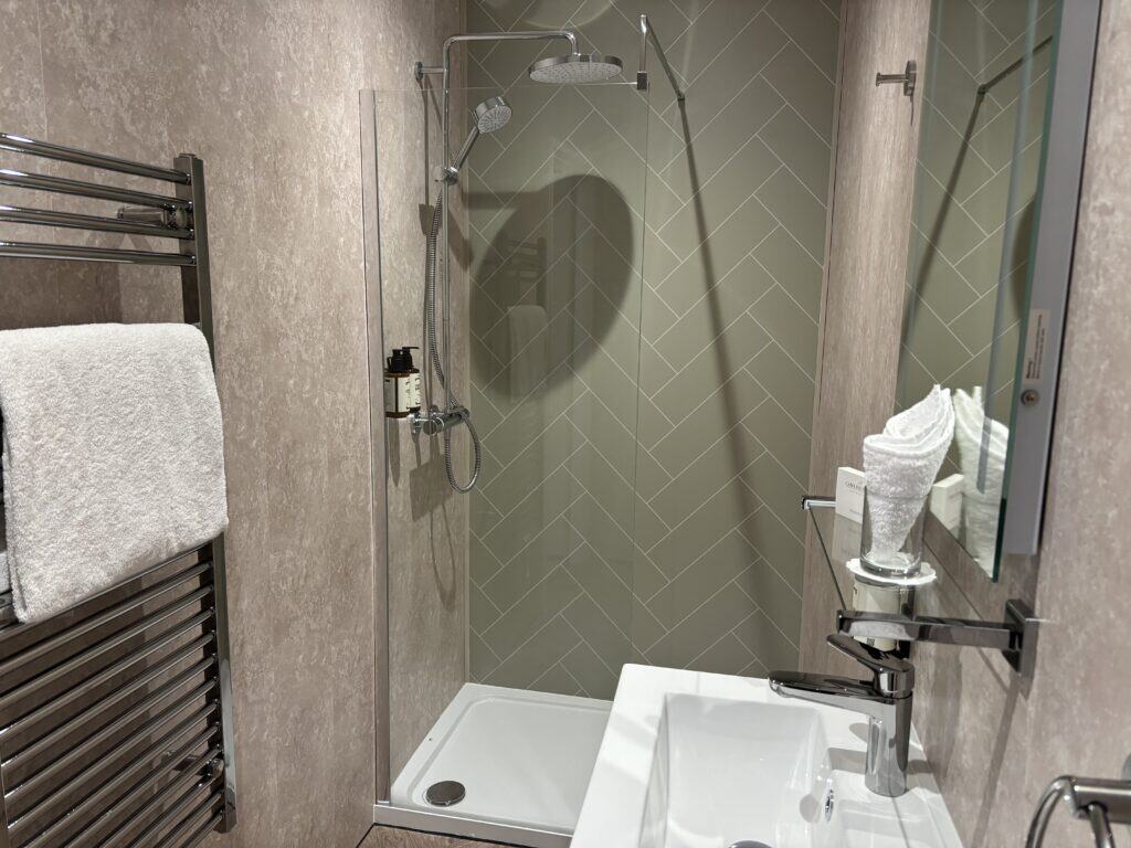 image00003 New single classic bedroom bathroom